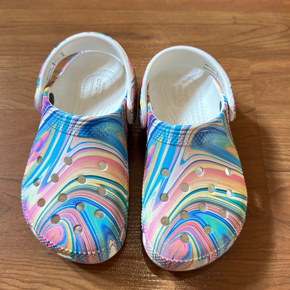 Preowned gently used Toddler girl size 10 crocs.